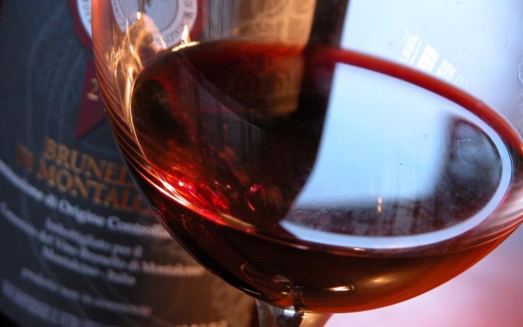 BRUNELLO SIDEWAYS - VIP Wine tour in the Tuscan UNESCO Heritage (10h) Delve into the famous Tuscan wine region to educate yourself in the King of Italian Wine.