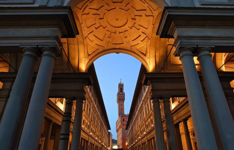 Prestige Half Day Tour Skip the Line UFFIZI GALLERY Afternoon (1h 30m) Explore one of the oldest and most famous art museums in the world!