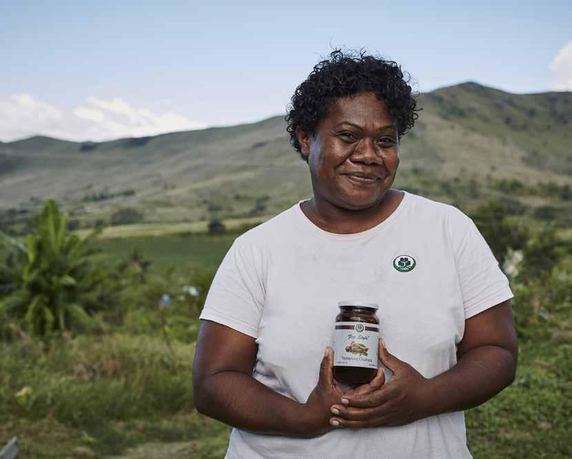 Viti Levu, Fiji: Woman holding chutney from Oxfam Shop partner FRIEND. Photo: Alicja Grocz/OxfamAUS. Contents 1. Why support fair trade?