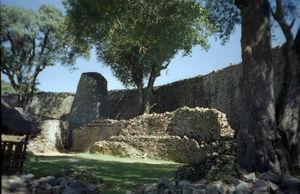 Great Zimbabwe Built consistently throughout the period from the 11th century to the 15th century, the ruins at Great Zimbabwe are some of the oldest and largest structures located in Southern Africa.