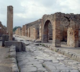 Full Day Tour POMPEII & NAPLES (8 h) Meeting with the tour guide and then visit of the ruins.