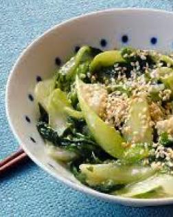 THAI GINGER COCONUT BOK CHOY (SERVES 2)** INGREDIENTS: 3 Baby Bok Choy 2 cloves garlic (finely chopped) 10 scallions, finely sliced 1 yellow bell pepper (diced small) 1/2 white onion 1 1/2 inch piece
