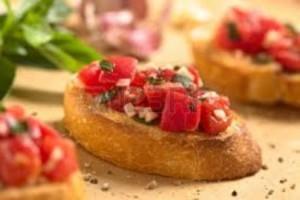 DASH Diet Appetizers DASH Diet Tomato Basil Bruschetta This is a delicious Appetizer for any party Ingredients: 1/2 whole-grain baguette, cut into six 1/2-inch-thick diagonal slices 2 tablespoons