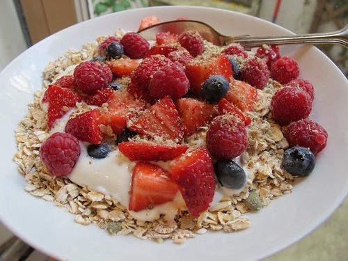 DASH MIXED BERRY MUESLI Prepare this recipe the night before and enjoy a balanced breakfast that is sure to keep you full until lunch because it is a good source of fiber.
