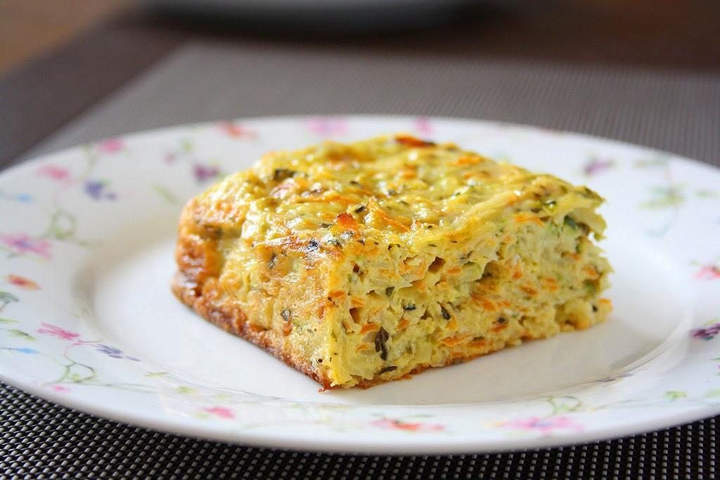 VEGETARIAN CAKE Here is a very simple recipe that you will enjoy, it doesn't contain anything fancy and the preparation couldn't be easier: all you need to do is grate the veggies and throw