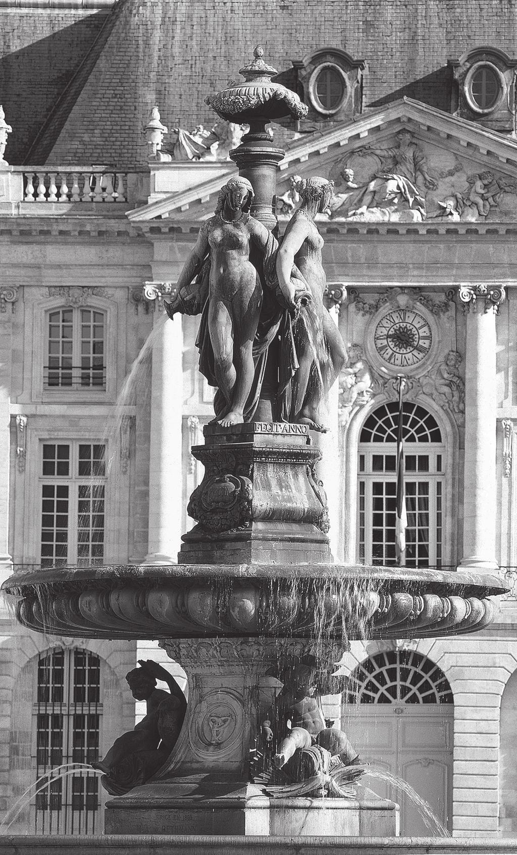 u 2 The Place de la Bourse, including its magnificent fountain, is a perfect example of late 18th-century Bordeaux architecture. U.S.