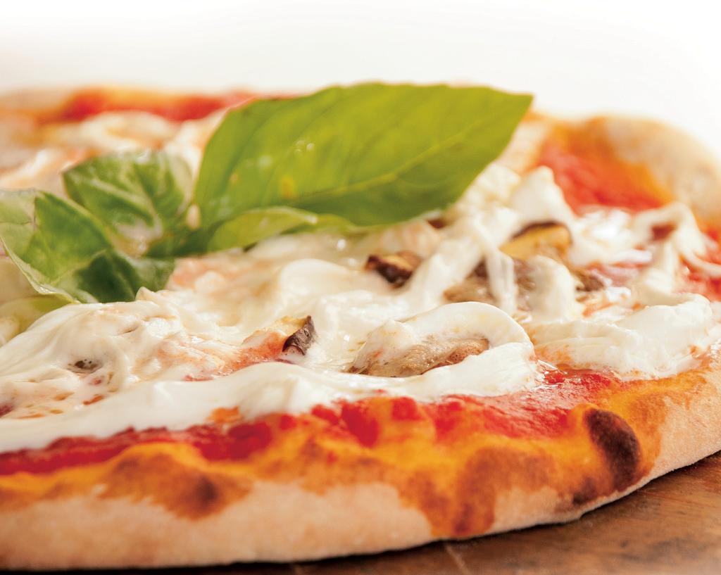 La Ricetta Pizza Cristian Pizza Ingredients: Fresh Porcini mushrooms Tomato Stracciatella of bufala Procedure Stretch the disk of dough and