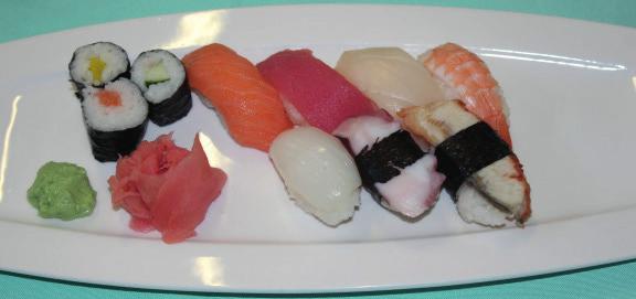 Sushi - malá sada 7 kúskov + 3 Maki J12.