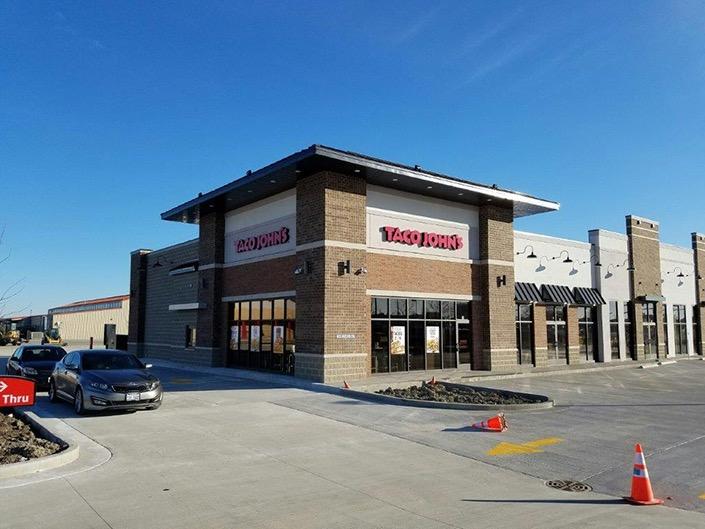 END CAP DESIGN For high-traffic areas where traditional freestanding development is not an option, we also have an end cap with drive-thru option to be developed in front of big-box retailers,