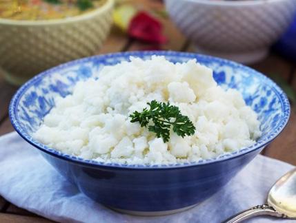 Mashed Potatoes Serves 6 2 ½ pounds russet potatoes (approximately 2-3 large russet potatoes), peeled and cut into large chunks Low-sodium vegetable broth Sea salt to taste Place the potatoes in a