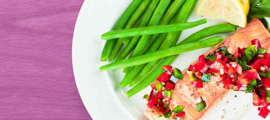 POACHED SALMON WITH SALSA, SNOW PEAS & GREEN BEANS 1 x 200g salmon fillet 1 knob ginger 1 cup green beans, steamed al dente 1 cup snow peas, blanched in boiling water Black pepper or cayenne powder