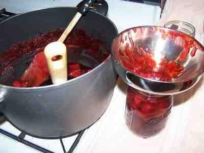 jelly. Lastly, it takes a brief period (1 minute) of a hard boil, to provide enough heat to bring the three together.