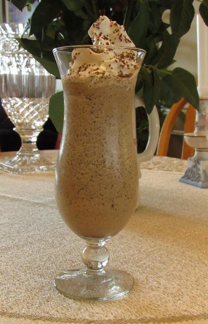 Espresso Caramel Coffee Smoothie Espresso Smoothie Ingredients. (Makes two drinks) 3 scoops of premium coffee ice cream. 2 ounces of Kahlua or other coffee liqueur.