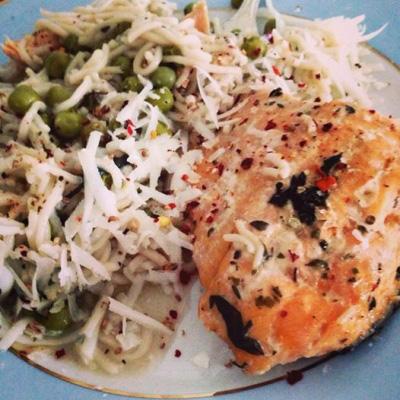Slow Cooker Salmon Serves: 1 150g Salmon Fillet 1Bay Leaf handful ofbasil, chopped handful of Rosemary, chopped 500mlFish Stock 25g dried Rice Noodles 50g Peas 25gGoats Cheese, grated 1 tbsp dried