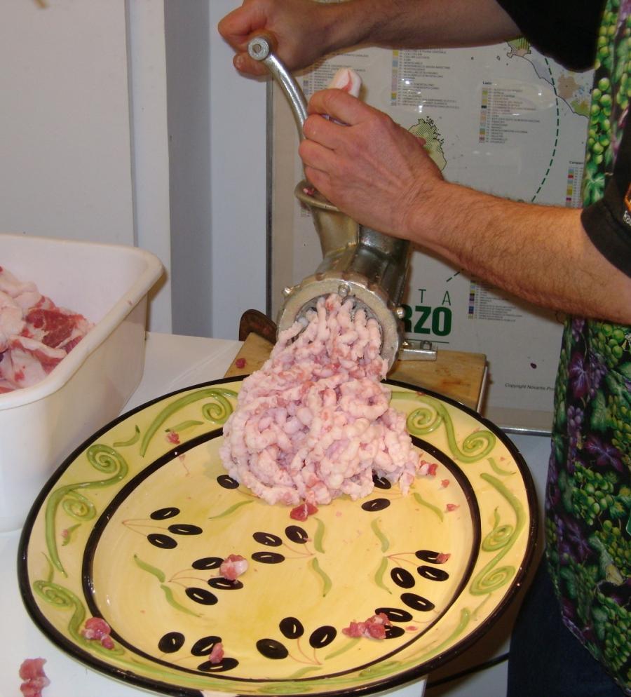 Grinding the Meat and Fat When using a plate with smaller holes the chances of the plate plugging is high.