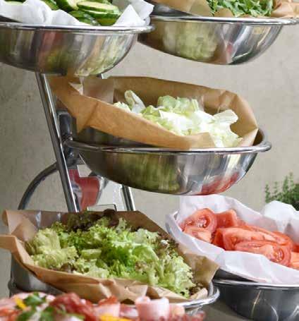 PRÂNZ & CINĂ PRÂNZ CONTINENTAL BAR DE SALATE Roșii, salată verde și iceberg, morcovi, castraveți, ceapă, stafide, nuci, crutoane, bacon, porumb dulce, măsline Dressing: balsamic, Caesar și franțuzesc
