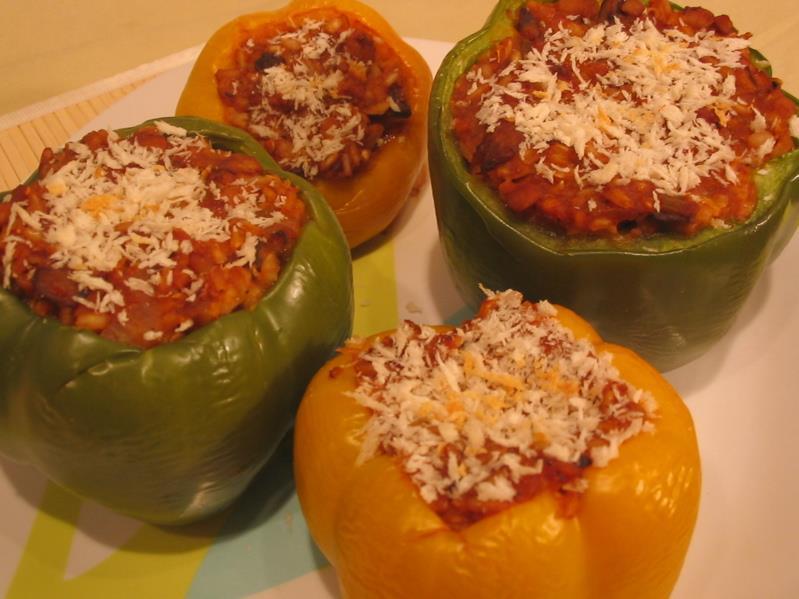 Stuffed Peppers 1kg of peppers 250g of rice ½ bunch of parsley ½ bunch of mint 2 ripe tomatoes pinch of salt pinch of paprika pepper pinch or black pepper 1 onion olive oil water Remove the tops and