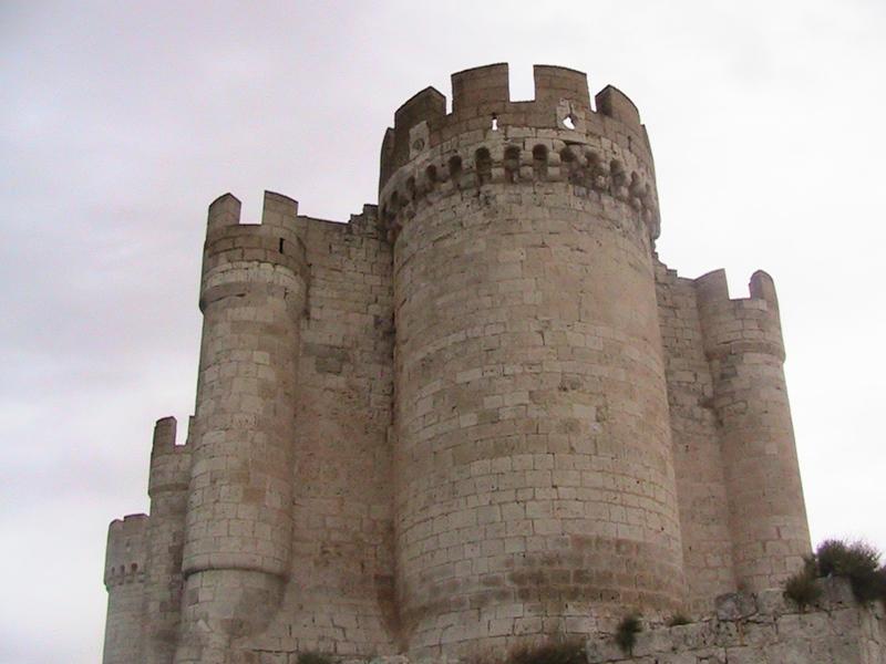 The castle of Peñafiel Geography Ribera del Duero is a long and narrow wine region shaped to follow the path of the Duero river.
