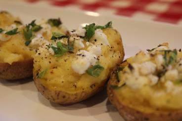 Spud 1 potato 1 tablespoon maizena 125ml cold water 2 tablespoons butter 1 cup milk Garlic and herb spice Salt and pepper to taste 125ml grated cheese Method Poke the potato 5 times with a fork and