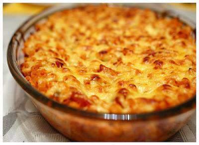 Macaroni (Jivad Ballaram) Ingredients ½ packet macaroni 4 tablespoons salt 4 tablespoons olive oil 125g butter ½ cup flour 1½ cups milk A pinch of salt A pinch of pepper 125g cheese Step 1: Add water