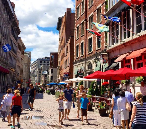 Enjoy a walking tour of the old Montréal and discover the picturesque charm of the Old Port.