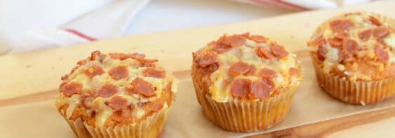 KETO LUNCH 7 Pizza Muffin Pizza is an all time staple food. With these Pizza muffins you get all of the flavor with only 1.9 (g) of carbs.