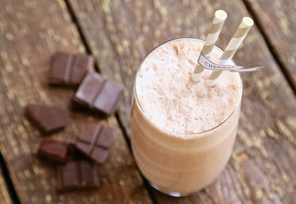 CHOCOLATE KETO SMOOTHIE BREAKFAST NUTRITION FACTS (per serving) TOTAL CARBS: 6.2 g CALORIES: 570 kcal FIBER: 1.