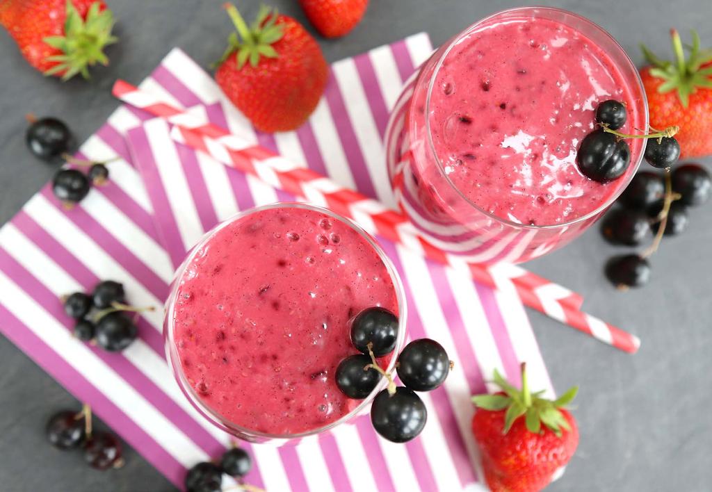 SUMMER BLACKCURRANT SMOOTHIE BREAKFAST NUTRITION FACTS (per serving) TOTAL CARBS: 18.1 g CALORIES: 228 kcal FIBER: 9.