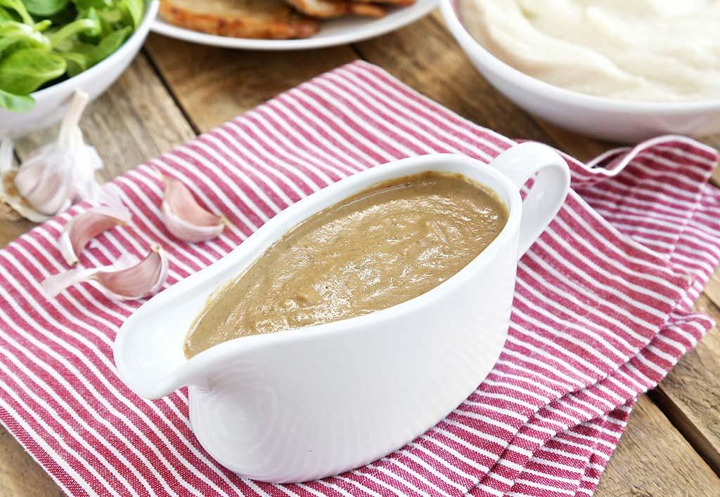 ULTIMATE KETO GRAVY BASIC NUTRITION FACTS (per 1/4 cup/ 50 g/ 1.8 oz) TOTAL CARBS: 5.5 g CALORIES: 130 kcal FIBER: 0.
