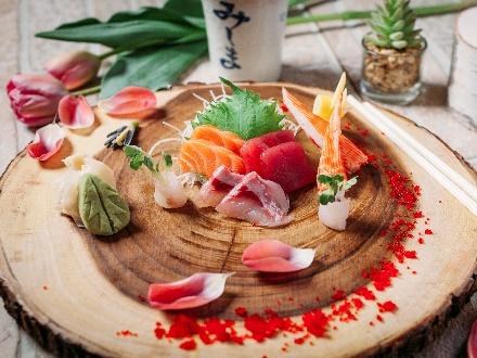 SUPER WHITE TUNA TATAKI. $8.00 Thin cut seared super white tuna, shichimi covered with ponzu sauce. TUNA TATAKI.. $8.00 Thin cut seared fresh tuna, shichimi covered with ponzu sauce.