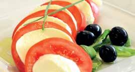 RAŇAJKY BREAKFAST / FRÜHSTÜCK STUDENÉ PREDJEDLÁ COLD APPETIZERS / KALTE VORSPEISEN 200 g Paradajky prekladané mozzarellou s panenským olivovým olejom (4) (paradajky, syr mozzarella, bazalka) Tomatoes