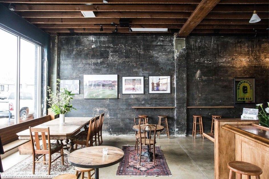 THE PUB EAST WING SPACE: Flexible layout that can be set up to meet any group s