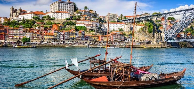 DAY 7 PORTO - RIVER CRUISE This is the day to return. A 35min transfer will take you to Peso da Régua where you can take the boat back to the magical city of Porto.