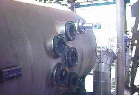 12- CYCLE HEXAN INTERFACE LEVEL MEASUREMENT: In this application, the used model is the curved, for product dehydrated decanter direct installation (cycle-hexane, water and alcohol).