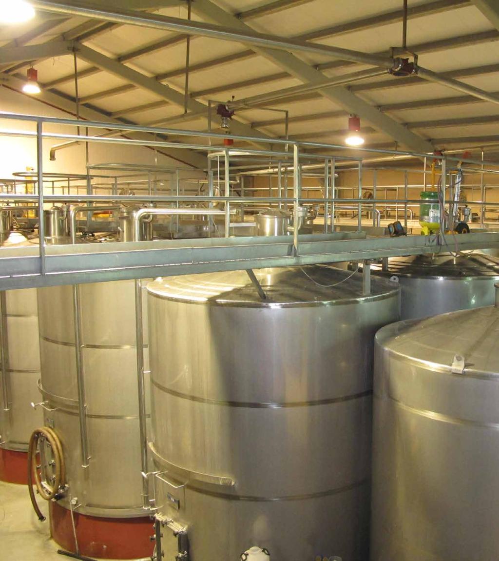 Winery Prouction capacity: 1 million bottles. 30 Stainless still tanks (25.000 l). Bottling machine: 2.500 bottles / hour capacity. 50 Hl Pneumatic press.
