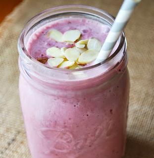 Blueberry Almond Protein Smoothie Ø 1 banana, peeled Ø 1 cup frozen blueberries Ø ½ cup almond butter Ø ½ cup plain Greek Yogurt Ø ¾ cup unsweetened almond milk Ø 3 dates, pitted and quartered Ø 1