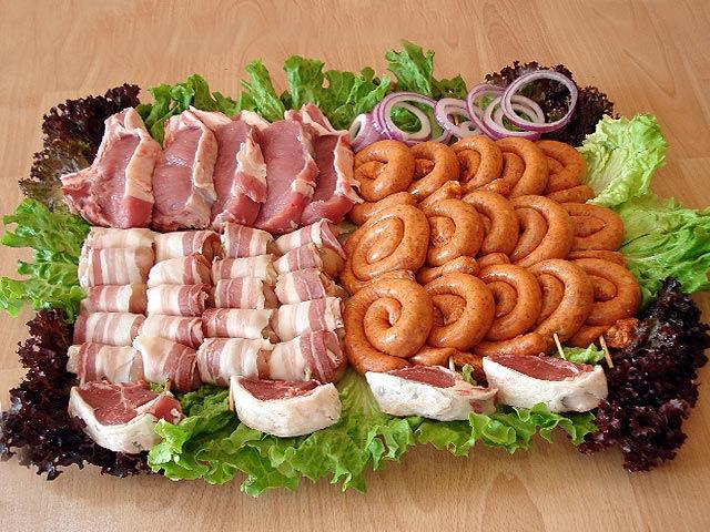 Foodservice Trends The Serbian diet is traditionally heavy on grilled meat, sausages, local cheeses and bread.