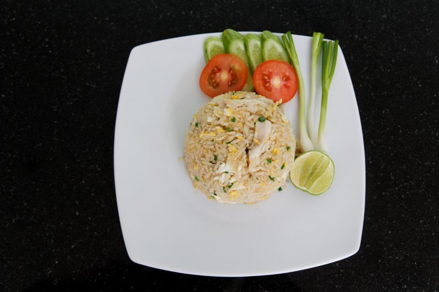 Kao Pad Gai/Mu/Nuea/Plamuck/Gung Fried Rice with Chicken, Pork, Beef, Squid, Shrimp, Crab or Mixed Vegetables 1) Chicken (pork, beef, squid, shrimp, crab or mixed vegetables) 100 g 2) 2 pieces of