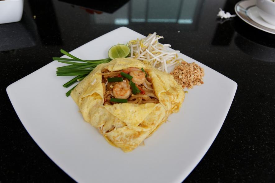 Pad Thai Gung/Gai/Plamuck/Mu Noodles with prawns/chicken/squid or pork 1) Pad Thai noodles 300 g 2) Garlic chives 1 teaspoon 3) Dried salted white radish 2 tablespoon 4) Yellow tofu 50 g 5) Eggs 2