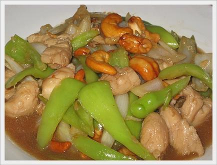 Gai Pad Prik - Red Thai curry with chicken 3 tablespoons of peanut oil 1 cup of chicken, cut into bite sized pieces 1 cup of veggies (either cabbage, long beans, or broccoli, or a mixture of beans