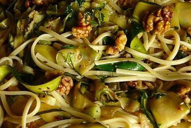 Spinach, Zucchini, and Walnut Pasta Walnuts are a good source of omega-3 fatty acids, which have anti-inflammatory properties.