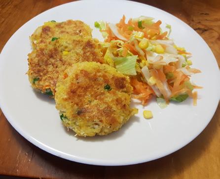 FISH CAKES APPROX. 50 MINS 6 ENERGY: 1850KJ PROTEIN: 24.2G TOTAL FAT: 12.1G CARBS: 53.6G SODIUM: 898MG Preheat oven to 200ºC and line a baking tray with baking paper.