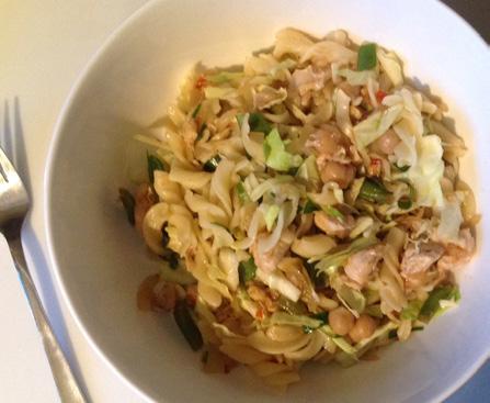 ASIAN CHICKEN PASTA SALAD APPROX. 45 MINS 6 ENERGY: 1520KJ PROTEIN: 28.9G TOTAL FAT:7.7G CARBS: 37.9G SODIUM: 1550MG Cook pasta according to the instructions on the packet.