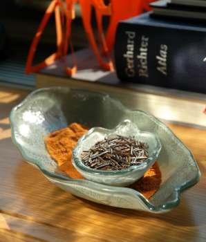 B2-F1-03-SR0581 Deep leaf shaped bowl. B5-F1-06-SR0581 Small deep leaf shaped bowl.