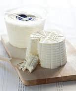 Ricotta fresca NAME OF THE PRODUCT: Ricotta Fresca 9% Fat Cattle milk WORTH KNOWING: Ricotta is produced from cheese water proteins which are rich in minerals.