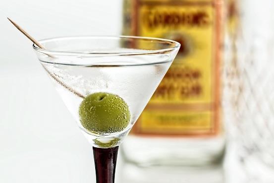 Vodka Whiskey Martini Tequila A small amount of alcohol typically will not disturb ketosis, but it has to be the right alcohol.