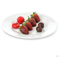 Chocolate Delight #748 12,50 EUR (Chocolate dipped strawberries with macaroons and