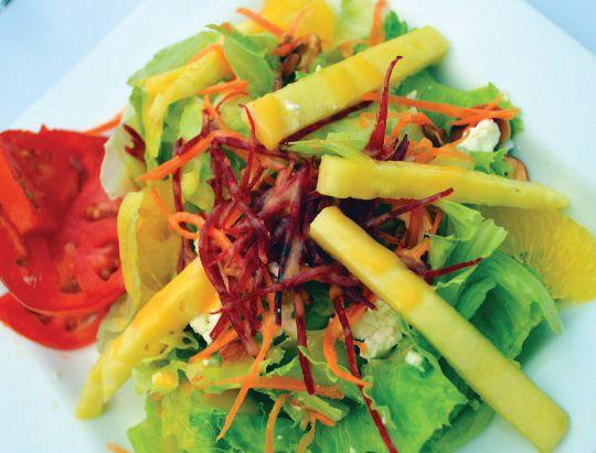 Emphasis is placed on the vegetable-based meal courses, prepared with freshly harvested ingredients.
