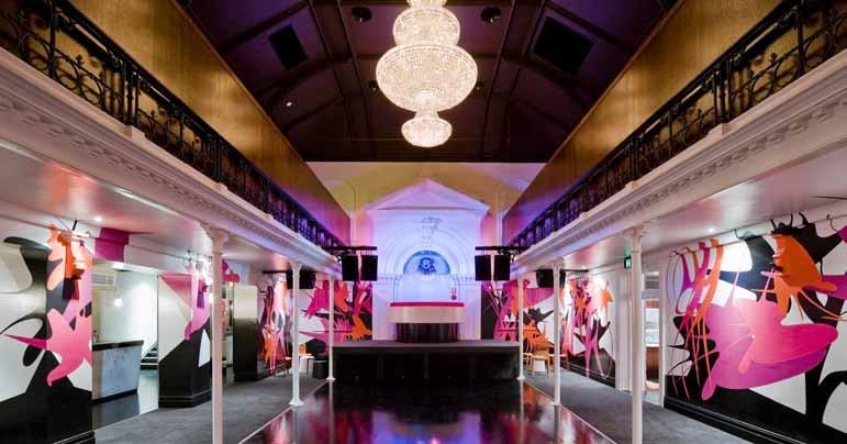 Main Gallery With sweeping cathedral ceilings, dazzling chandeliers and bold, lavish décor; the Main Gallery sets the stage for an event like no other.