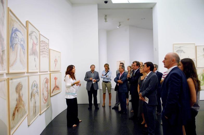 You may also wish to offer the participants a catalogue of the MACBA Collection as a souvenir of the experience.